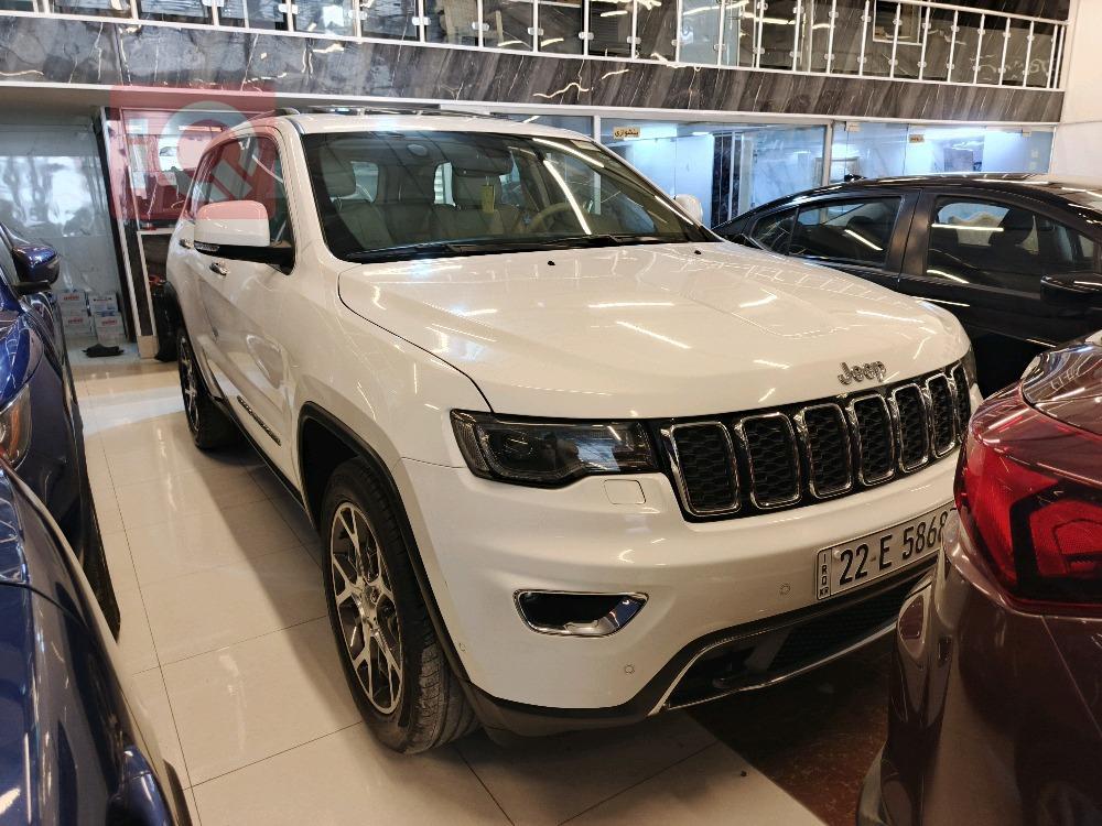جیپ گراند شیرۆکی